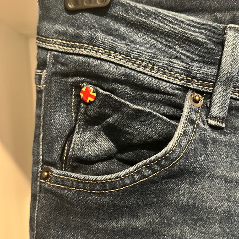 Hudson jeans- great fitting, I love how they embrace the curves! 👖✨💗💗